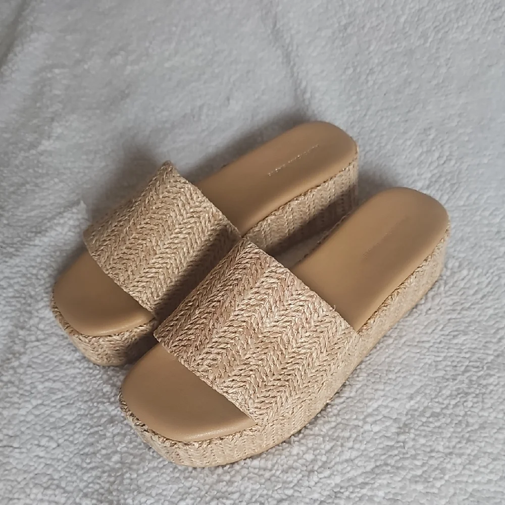 American Eagle Outfitters Beige Platform Sandals - Picture 1 of 4